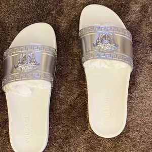 GORGEOUS VERSACE MEDUSA SLIDES